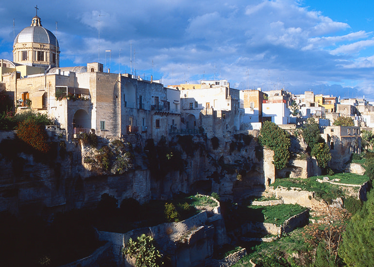 Cosa vedere in Puglia: Le città a base rupestre e le gravine